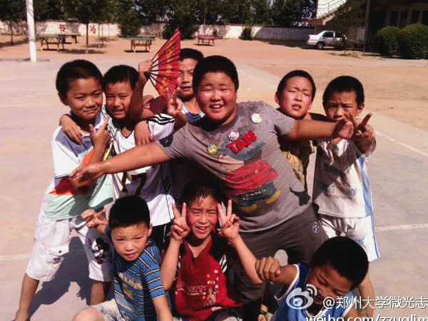 7��17�������ƻ��s�Q��������������ٿh�R��ƺ�l(xi��ng)��?j��ng)_С�W(xu��)��ȭ��С꠆T����Ȼ�����ڵ��ž������������ڞ��������ݴ�W(xu��)��΢�⡱־Ը�߈F(tu��n)��e�k�ĵ���ˇ�R������(zh��n)����