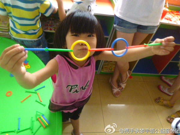 7��8����8��15����ɽ�|������W(xu��)���y�ֈ�(zh��)�������Z�������(w��)�F(tu��n)��ɽ�|�Ͳ��e�k�˞���37��Ĺ������������������؅^(q��)���L�@����ͯ�ļ�ͥ���˽Ⲣӛ��@����ͯ����ͽ�����r���_չ�o�ϵK���Z��Ӗ(x��n)�����D��ɽ�|ʡ�Ͳ��а��`����(f��)���ĵĺ��ӂ�չʾ�����Ą�(chu��ng)���ֹ���