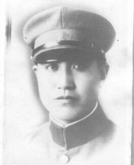 �������h�壬�|���d������1908������������ڵ�����ͥ���x�켽܊�^(q��)�Γ�܊˾��T��1924���M(j��n)��|���v���������I(y��)����У����У�̹١�1931�����Rռɽ���(du��)����У�����������˽��򿹑�(zh��n)�Ȍ�(du��)������(zh��n)��1936���κӱ����h��܊��У����(d��o)�L(zh��ng)��1938��8���ʲ����x�����(du��)���x�켽܊�^(q��)��ʽ������x�켽܊�^(q��)�Γ�܊������˾��T��1939������Ї�(gu��)���a(ch��n)�h��1940���ڰوF(tu��n)���(zh��n)�Љ��Ҡ������r(sh��)��32�q��