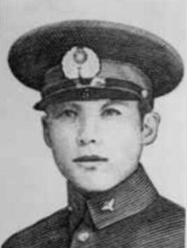 鐺��ģ�1916�꣭1937��8��17�գ����|�����(zh��n)�ˣ���܊��5���մ��(du��)�w�ІT�� ����һ�ˡ���׃�����܊����У���ڮ��I(y��)��1937��8��17�������ٵ�����(du��)�Zը�Ϻ����Ĵ�·��܊�܊˾��r(sh��)�����ձ�܊�(du��)֮�����ړ������C(j��)��������鐺�����������딳ꇣ��┵(sh��)ʮ���ձ�ʿ������������鐺��Ĳ�������(d��ng)�����w�ІT����֘�����������܊��֮�������һ�w�ӏ��Ԛ�ѳ��(gu��)��������������һ����������Ӣ����