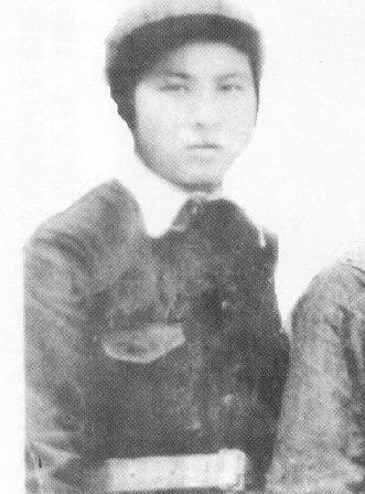 �������1920��10 �������F��ʡ���x�h�ˡ�1938����������c�M��ͬ�W(xu��)���Ӱ��M���Ї�������܊����W(xu��)�W(xu��)��(x��)�����I(y��)�󱻷ֵ�����2��У���l(w��i)�B��(d��ng)�ĕ������g��s�ؼ����Ї����a(ch��n)�h��1943��4��5 �£��ձ��ۇ����x�����|�������ո���(j��)���M�С���ʎ�����������е���������D(zhu��n)��;���⵽��܊�ķ�������������ħ�ơ���Ѻ;�������v����������(f��)��ץס��(y��n)�̱ƹ���������ؑ����, �]����¶������ԣ����߳�ŭ����܊�������ؚ��ᚢ����