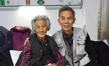 �ϋ���(zh��n)���˲�ħ�ҵ��ϋ���һ��ƽ������ͨ���r(n��ng)��DŮ����������������һ�������ւ����ĸ�H���mȻ�w���ಡ�����s���҂��ֵ����5�˶����B(y��ng)�L����˳��˼ҡ����ҵ�ӡ�����ϋ�һ݅���ڄ�����(ji��)����������һ݅���c���o�����cͬ���˲�����Ů���ٶ��Ѻ���̎��2017�������ɴ�ס�M�t(y��)Ժ����������������Ը����(zh��n)�ٲ�ħ���܉��~�^90�q��ٚq�M܊����Ԕ���� 