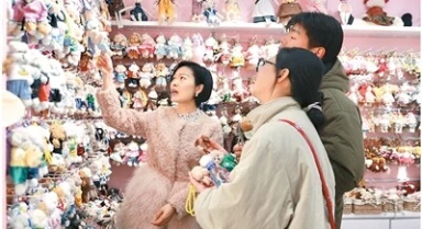 小包掛，何以成年輕人“心頭好”？